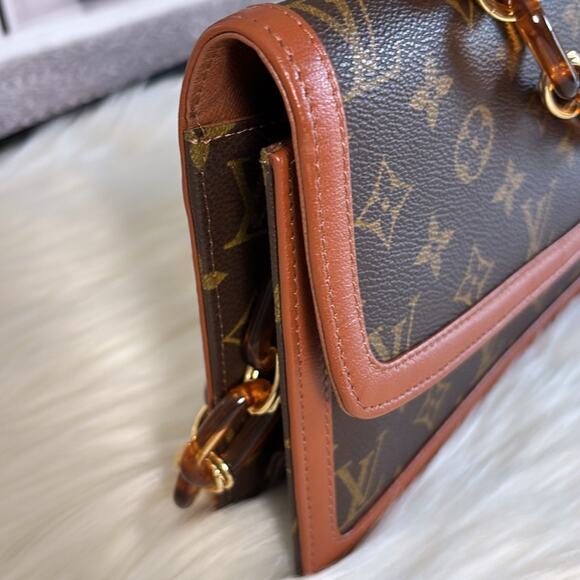 Authentic Louis Vuitton Brown Monogram Clutch Like New!! - Picture 3 of 16